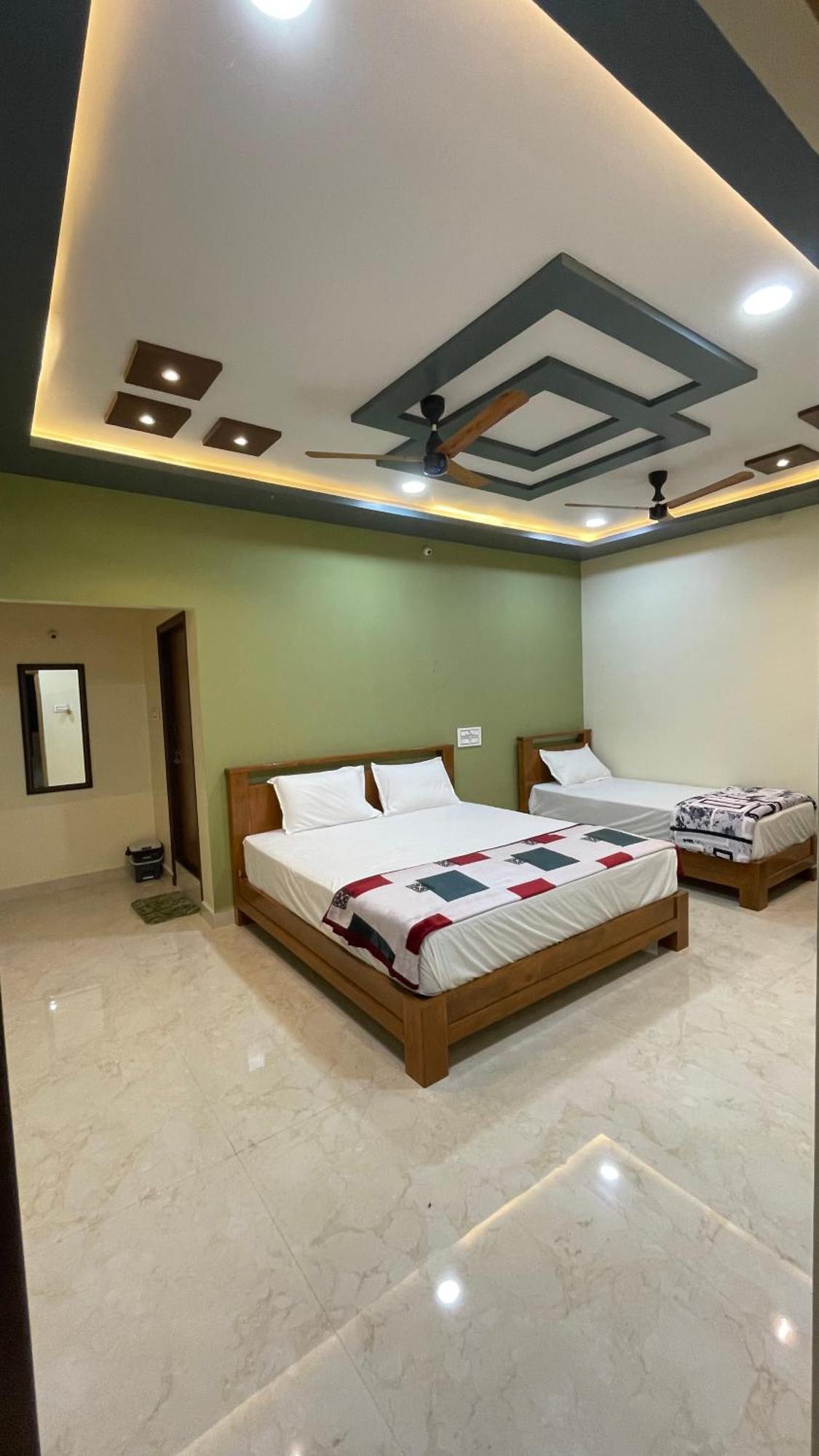 Mamatha Guest Inn 亨比 外观 照片